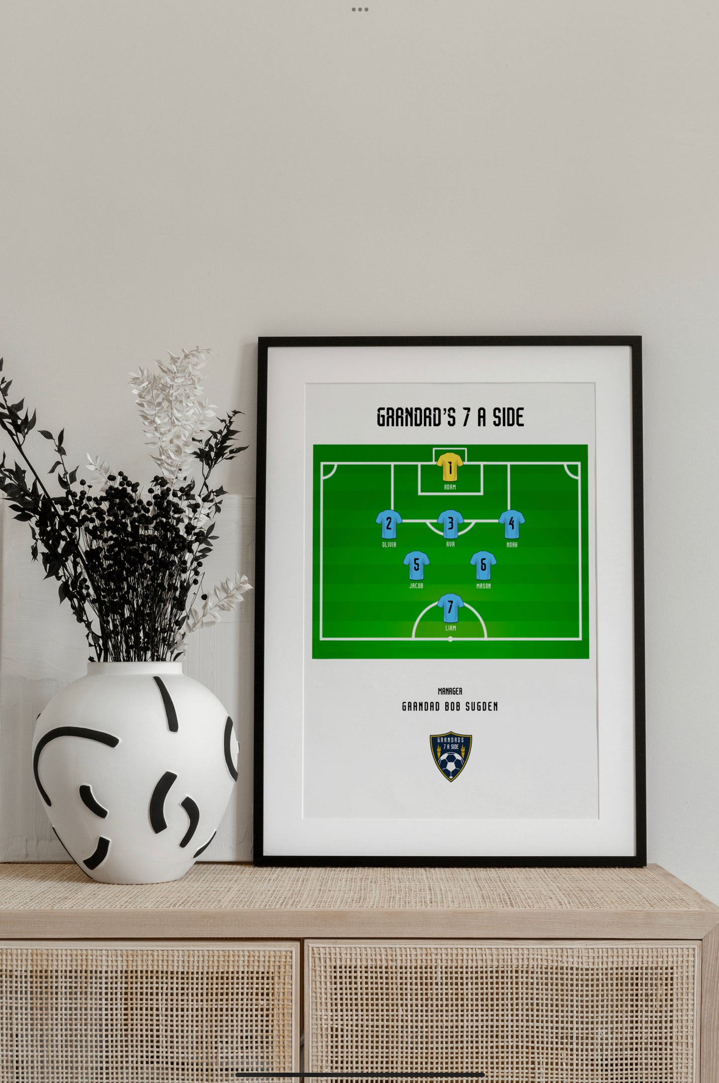 Personalised home decor print: 'Grandad's Great XI.' Football pitch design with 11 grandchild names. Thoughtful gift capturing cherished memories.
